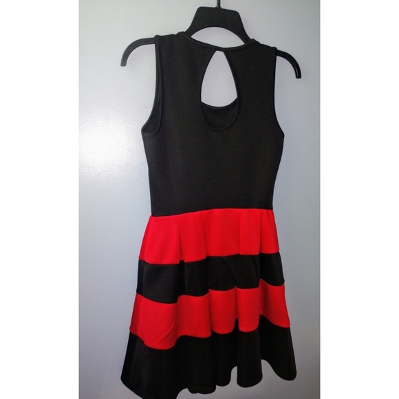 Black & Red Skater Dress - Picture 2 of 4